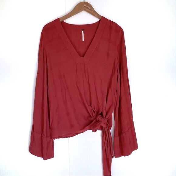 Free People v-neck tie front wide sleeve red textured top size medium - Picture 1 of 10